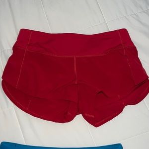 Red speed up 2.5” lululemon shorts